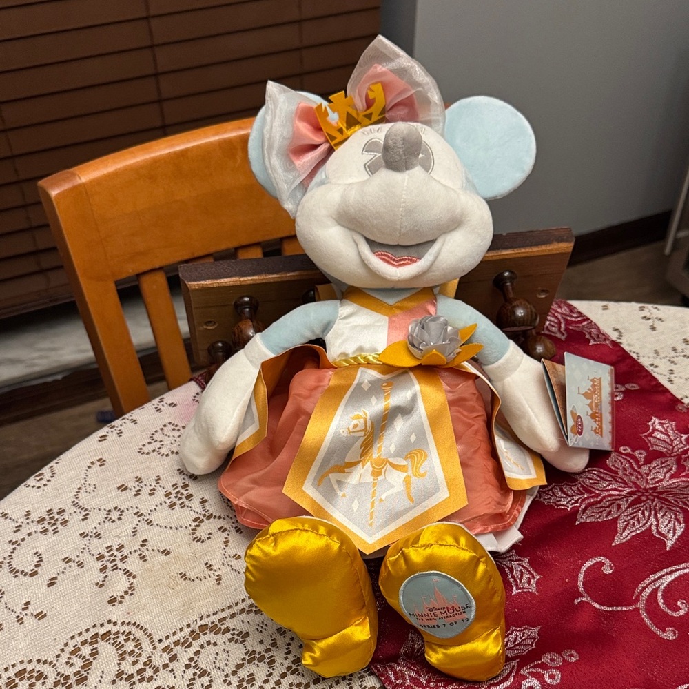 NWT Disney Minnie Mouse Main Attraction 7/12 King Arthur’s Carousel
